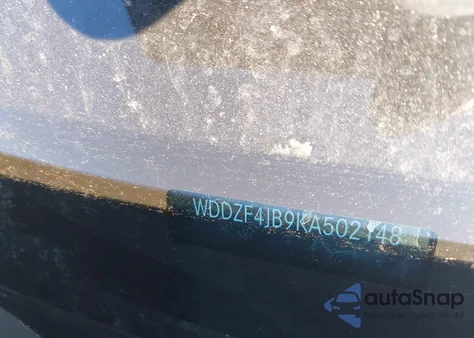 2019 Mercedes-Benz E 300 z USA, uszkodzony, nr VIN WDDZF4JB9KA502148